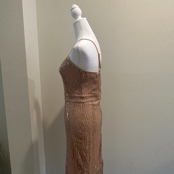 Sequins & Gold - Picture 5 of 5